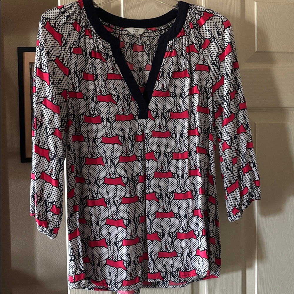 Womens Crown & Ivy v neck 3/4 sleeve elephant print top size M